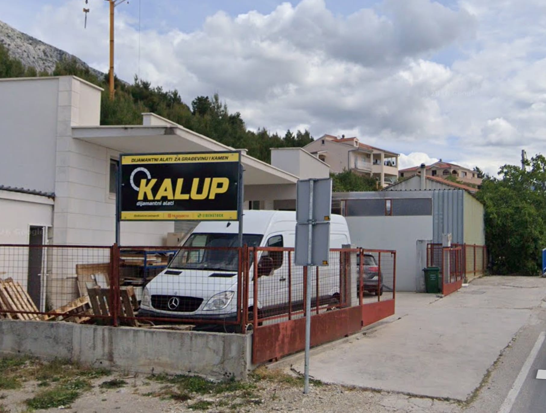Kalup d.o.o. gledan s ulice